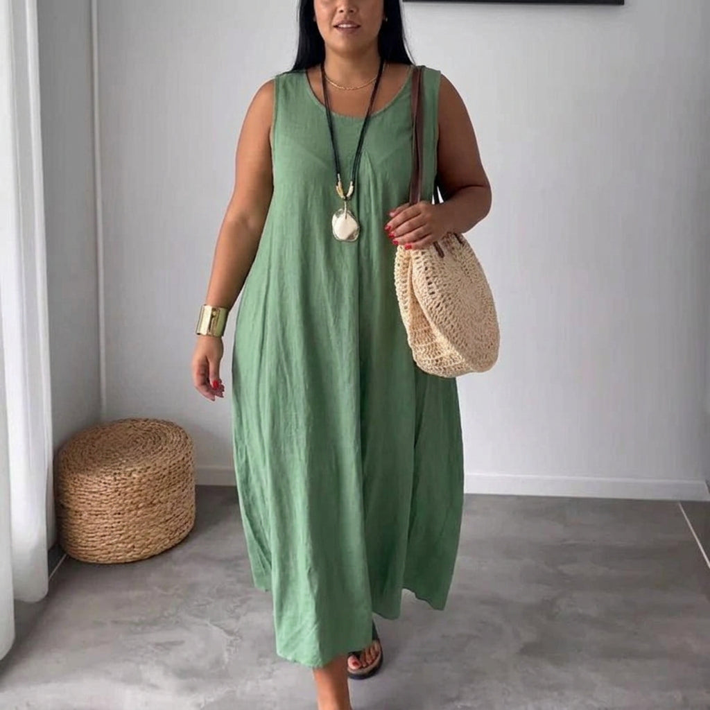 Amaris - Relaxed Sleeveless Dress - Plus size model