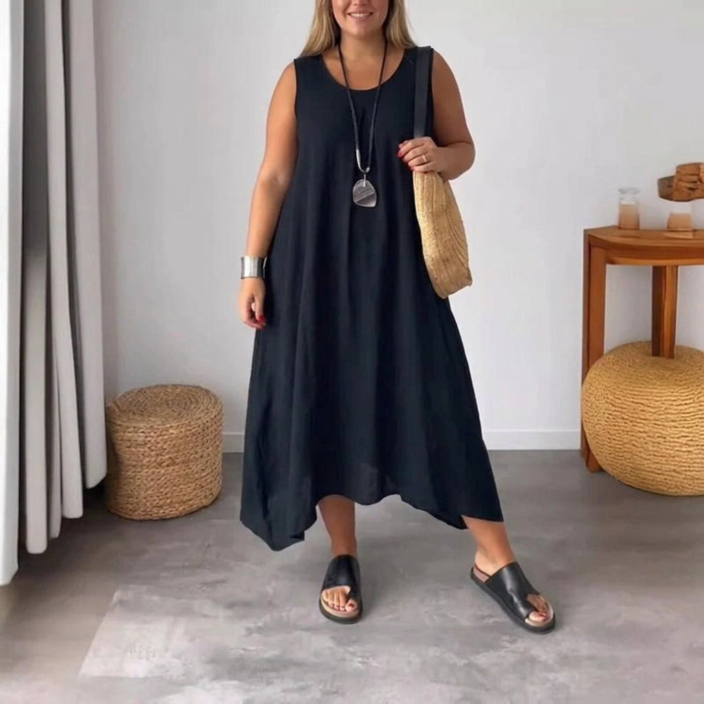 Amaris - Relaxed Sleeveless Dress - Plus size model