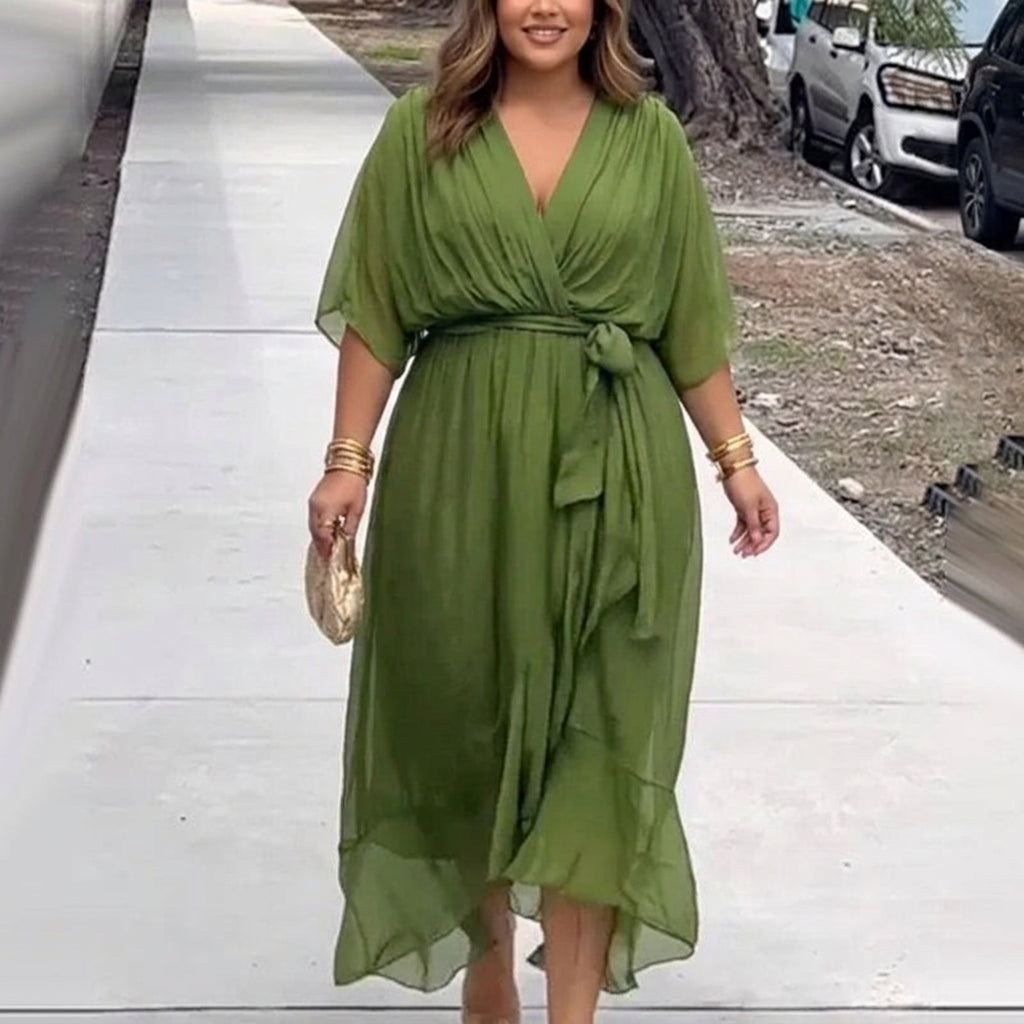 Mady - Elegant Dress - Plus size model