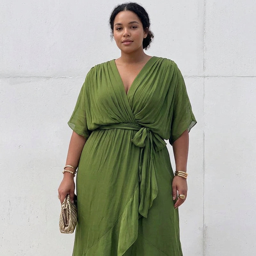 Mady - Elegant Dress - Plus size model