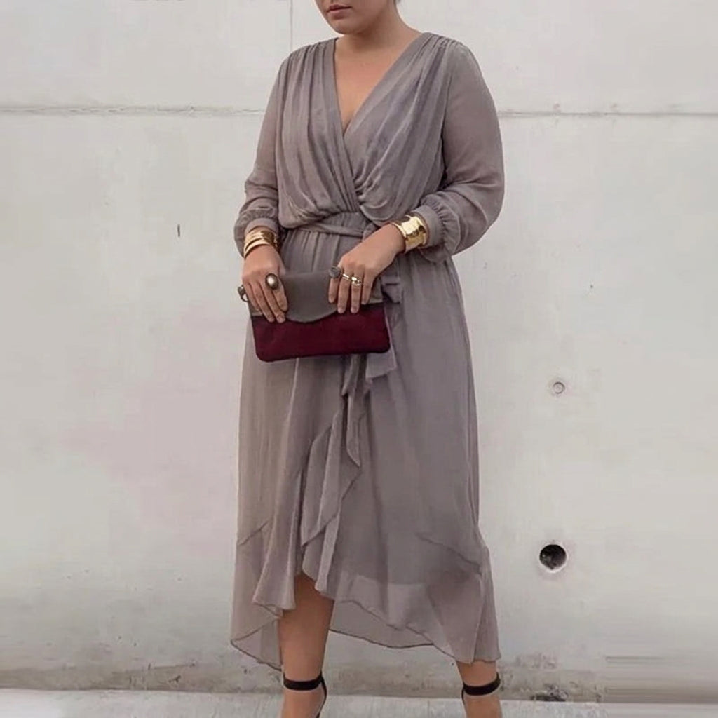 Mady - Elegant Dress - Plus size model