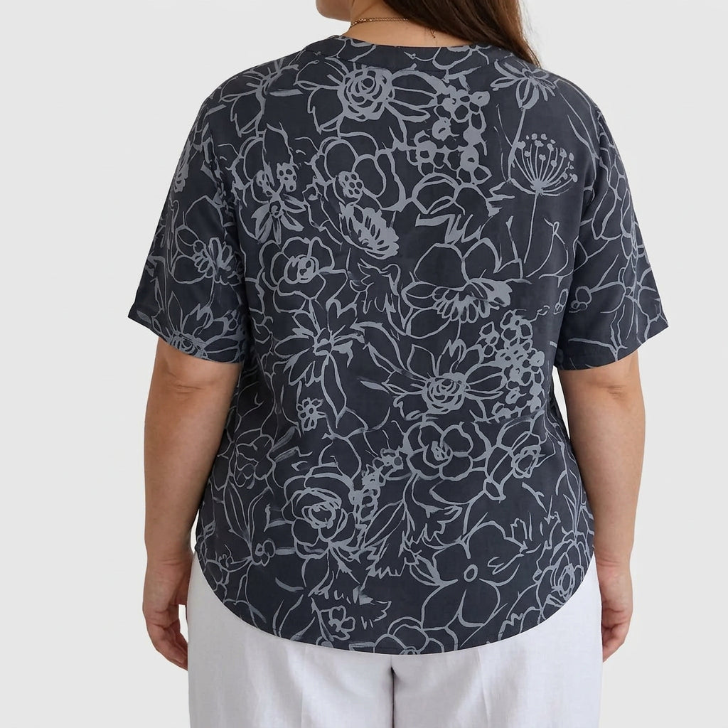 Rhezlynn | Sophisticated Blouse - Plus size model