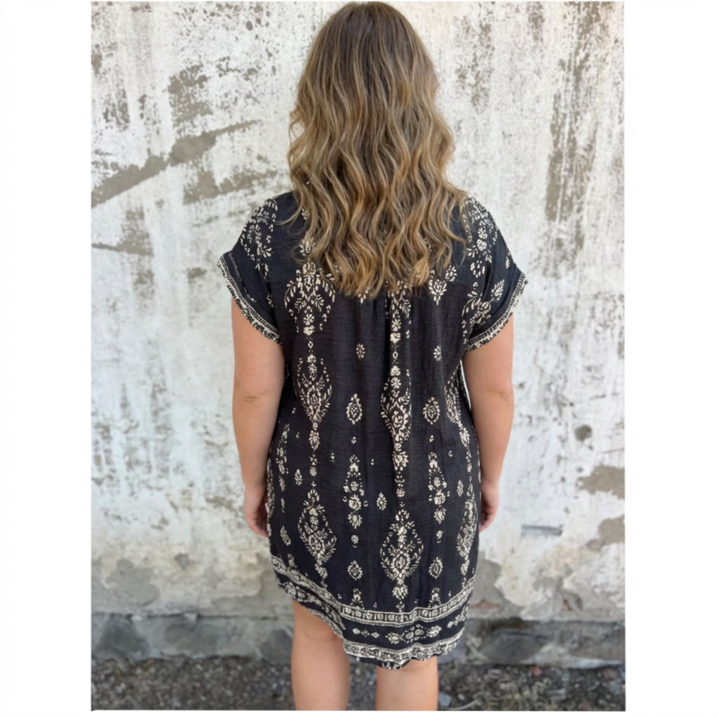 Mica - Vintage Boho Dress - Plus size model