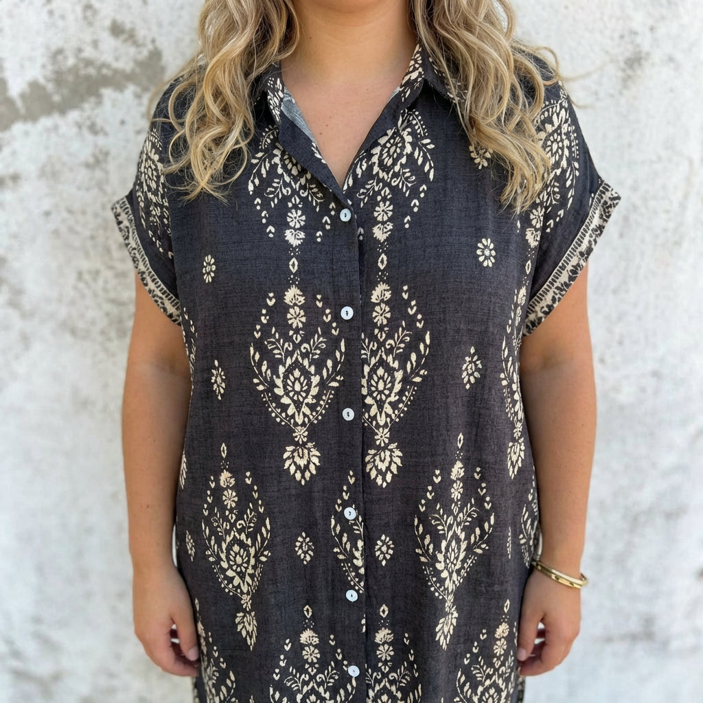 Mica - Vintage Boho Dress - Plus size model