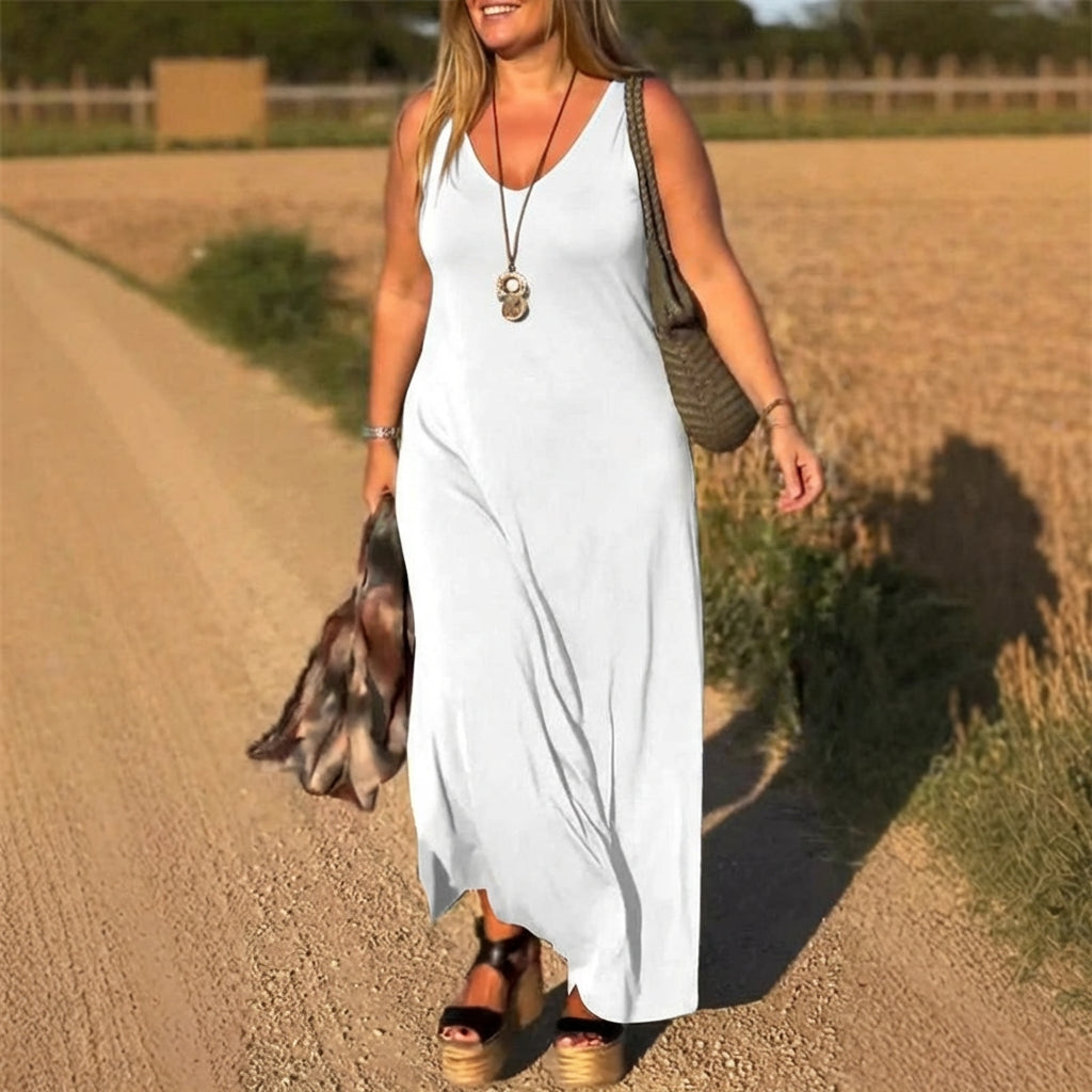 Selma - Casual Sleeveless Dress - Plus size model