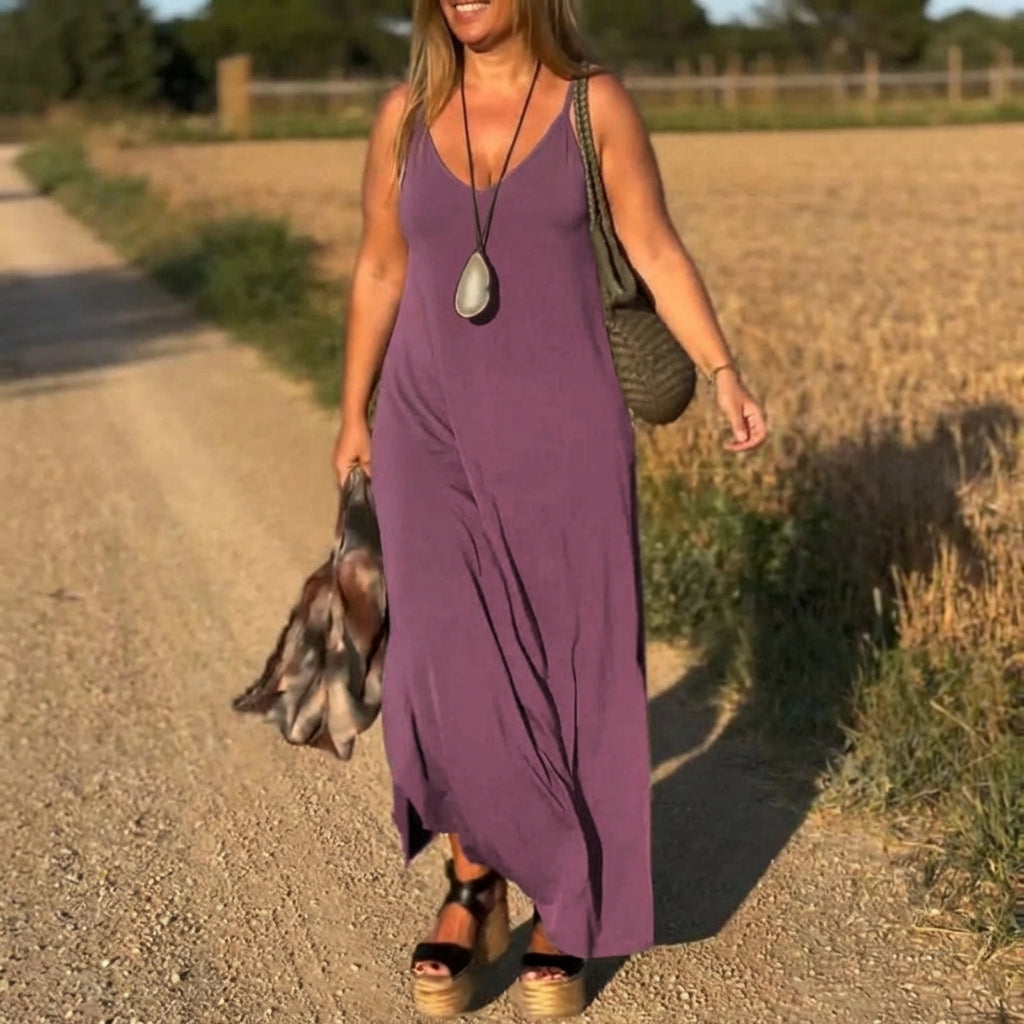 Selma - Casual Sleeveless Dress - Plus size model