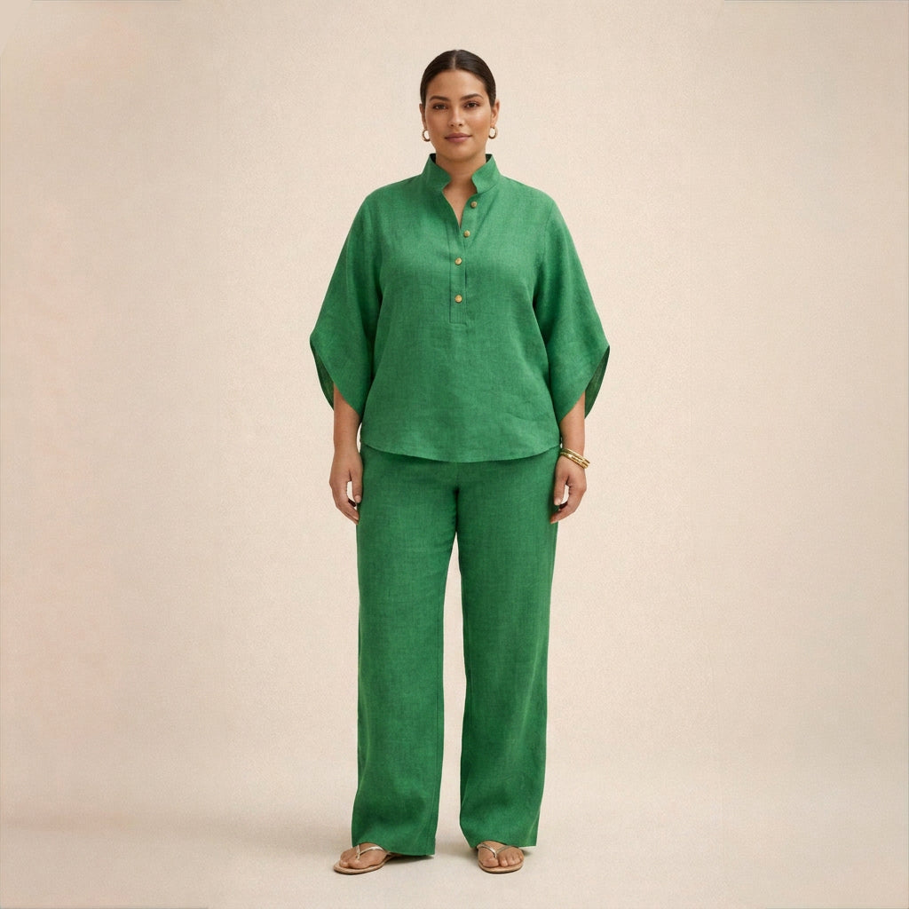 Maria | Loose Linen Set - Plus size model