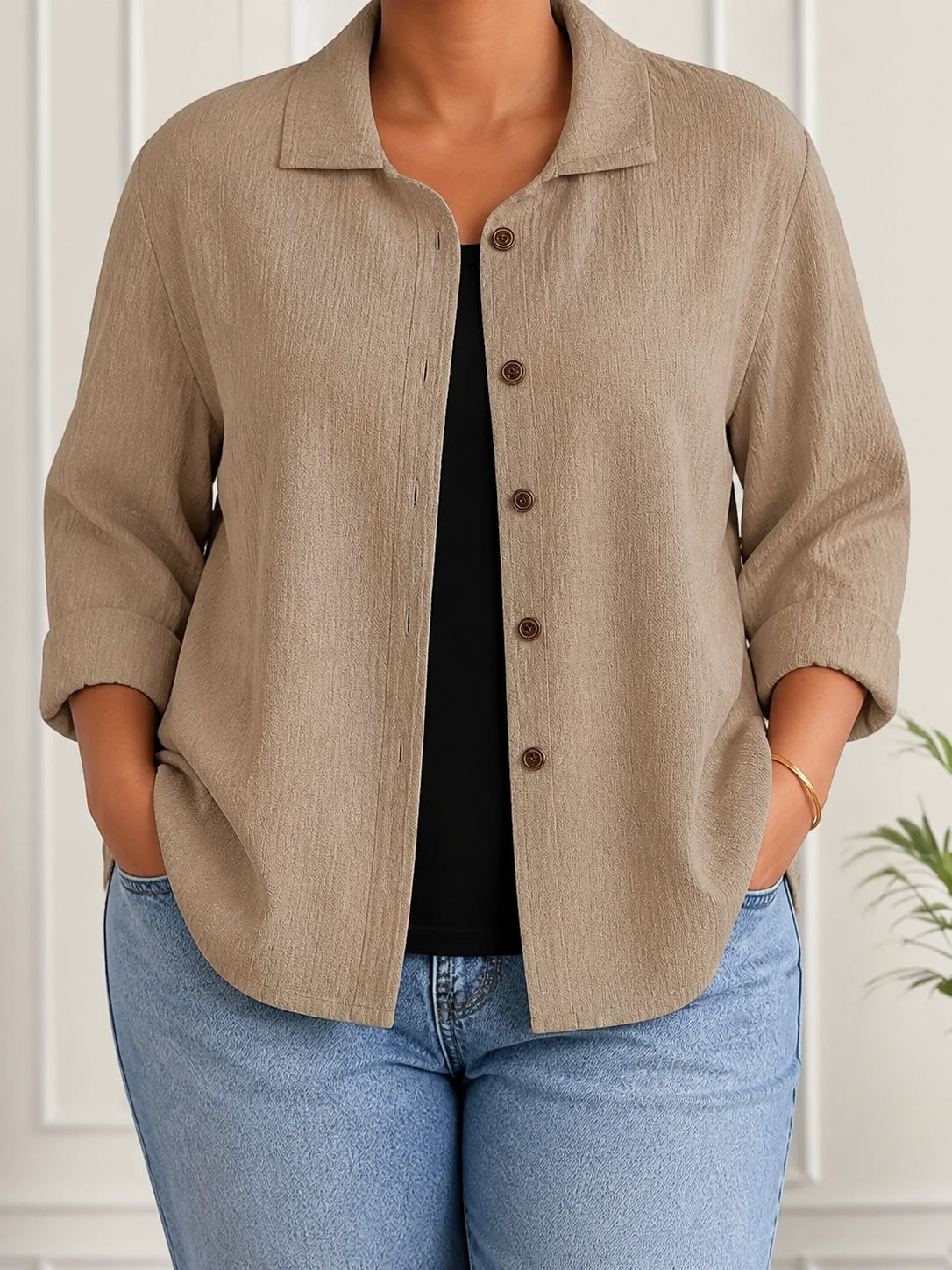 Kathleen | Boxy Crinkle-Weave Open Shirt - Plus size model