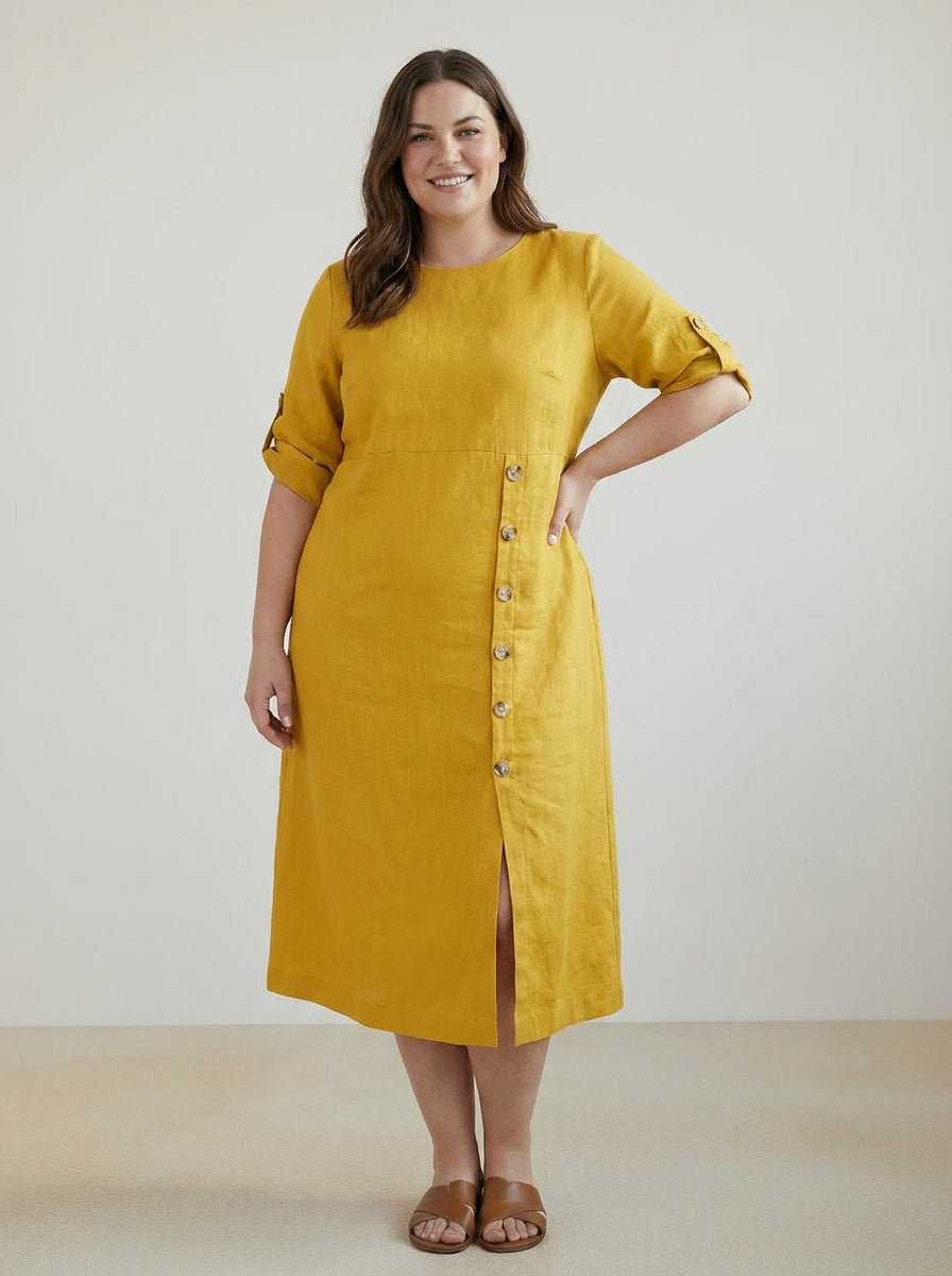 Delaney - Linen Elegance Dress - Plus size model