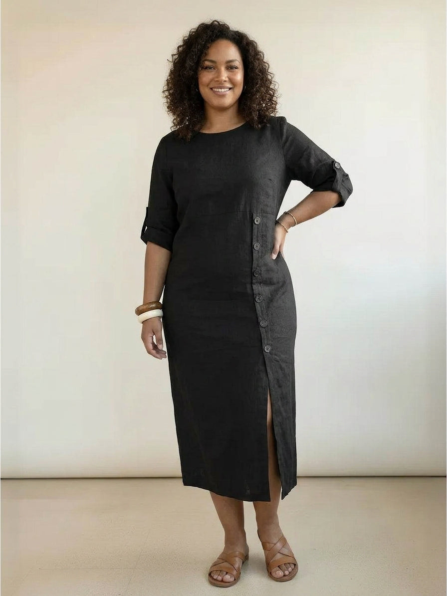 Delaney - Linen Elegance Dress - Plus size model
