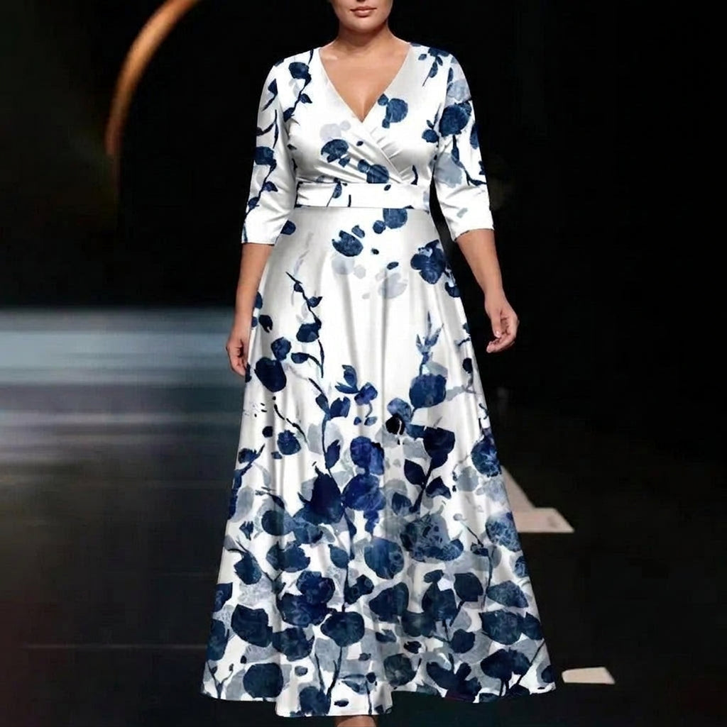 Ysa | Chic Dress with Floral Print - Plus size model