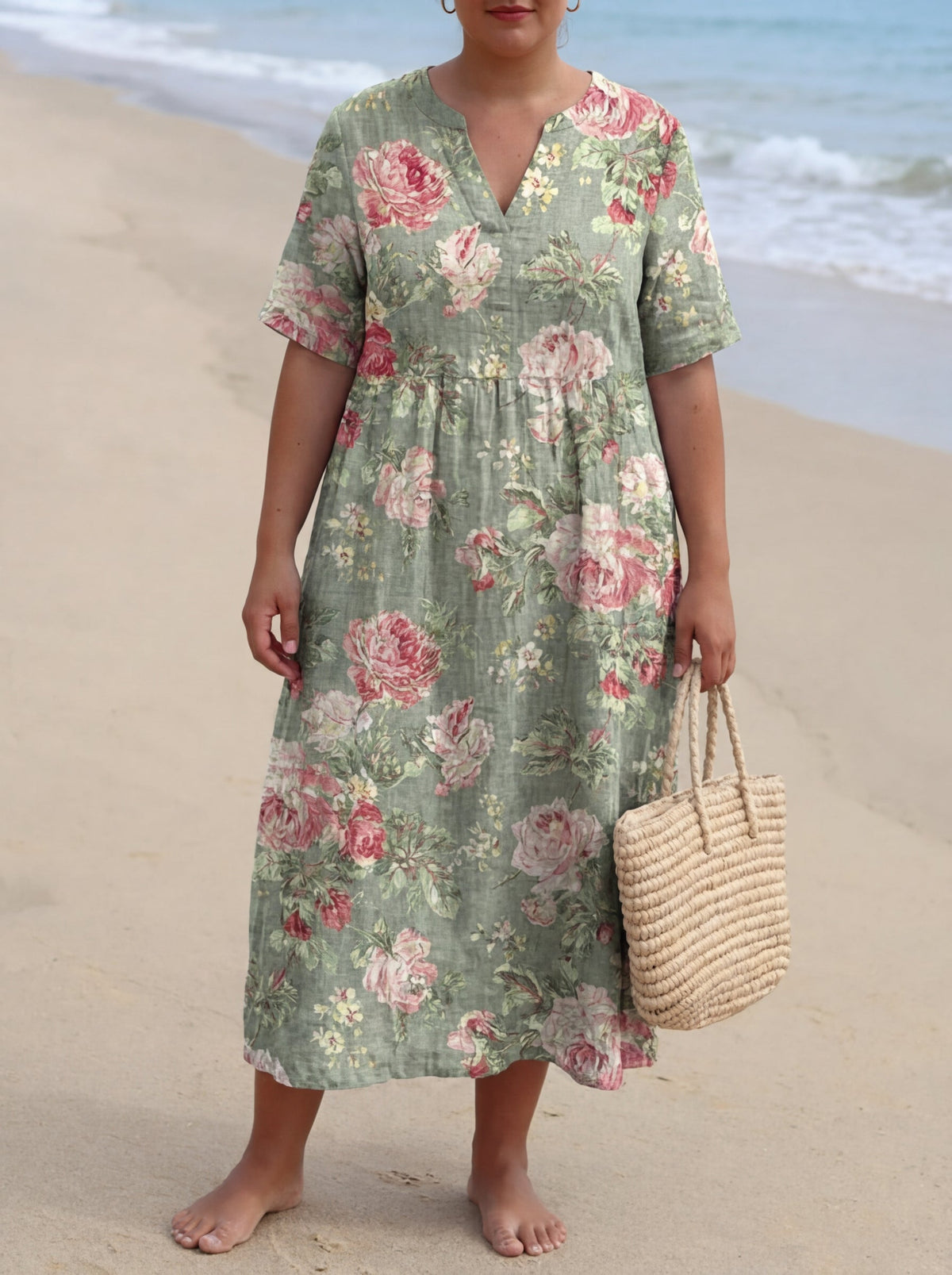 Lina - Vintage Floral Dress - Plus size model
