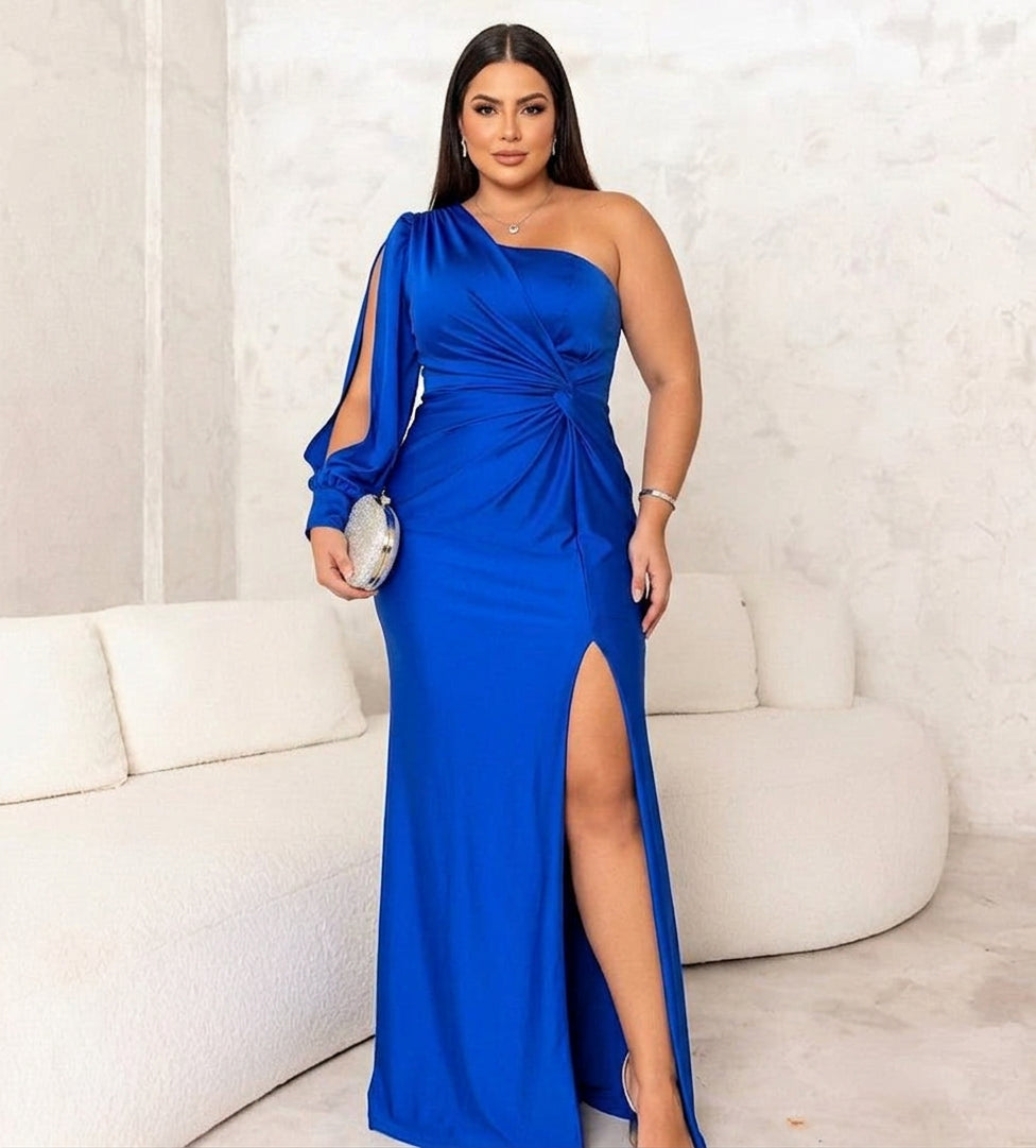 Sofia | Elegant Dress - Plus size model