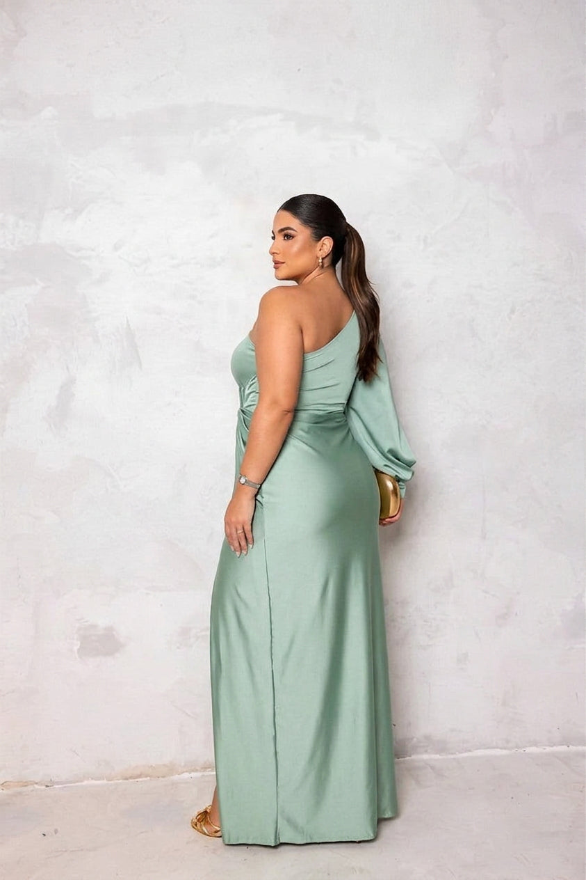 Sofia | Elegant Dress - Plus size model
