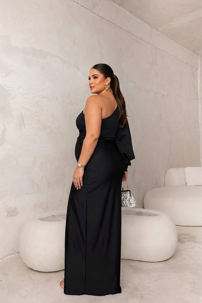 Sofia | Elegant Dress - Plus size model